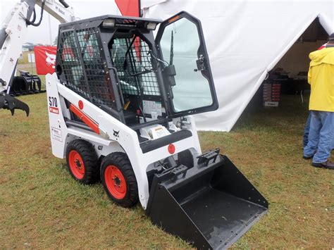 bobcat skid steer specifications